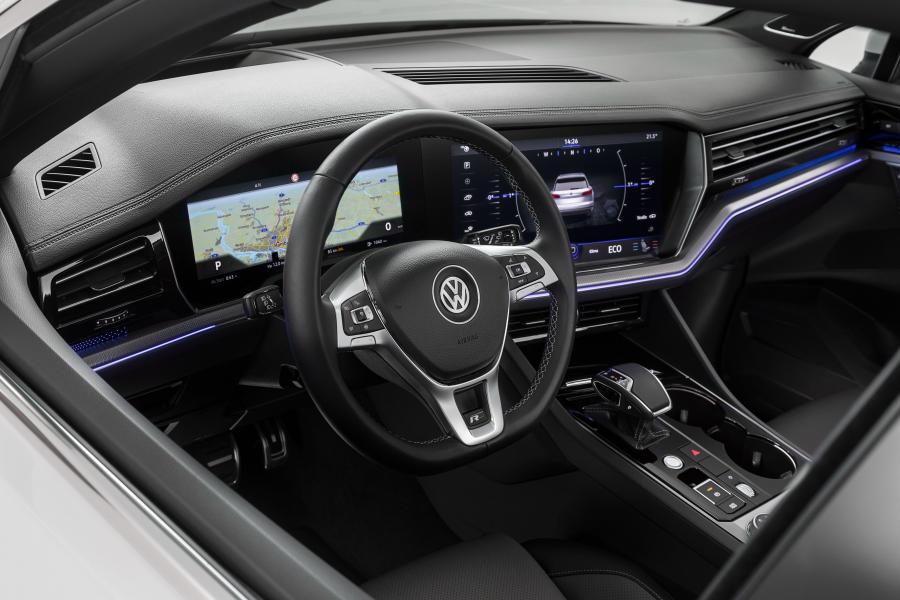 Панель приборов Volkswagen Touareg V6 TDI R-Line 2018 года  (WW) (фото 10 из 41)